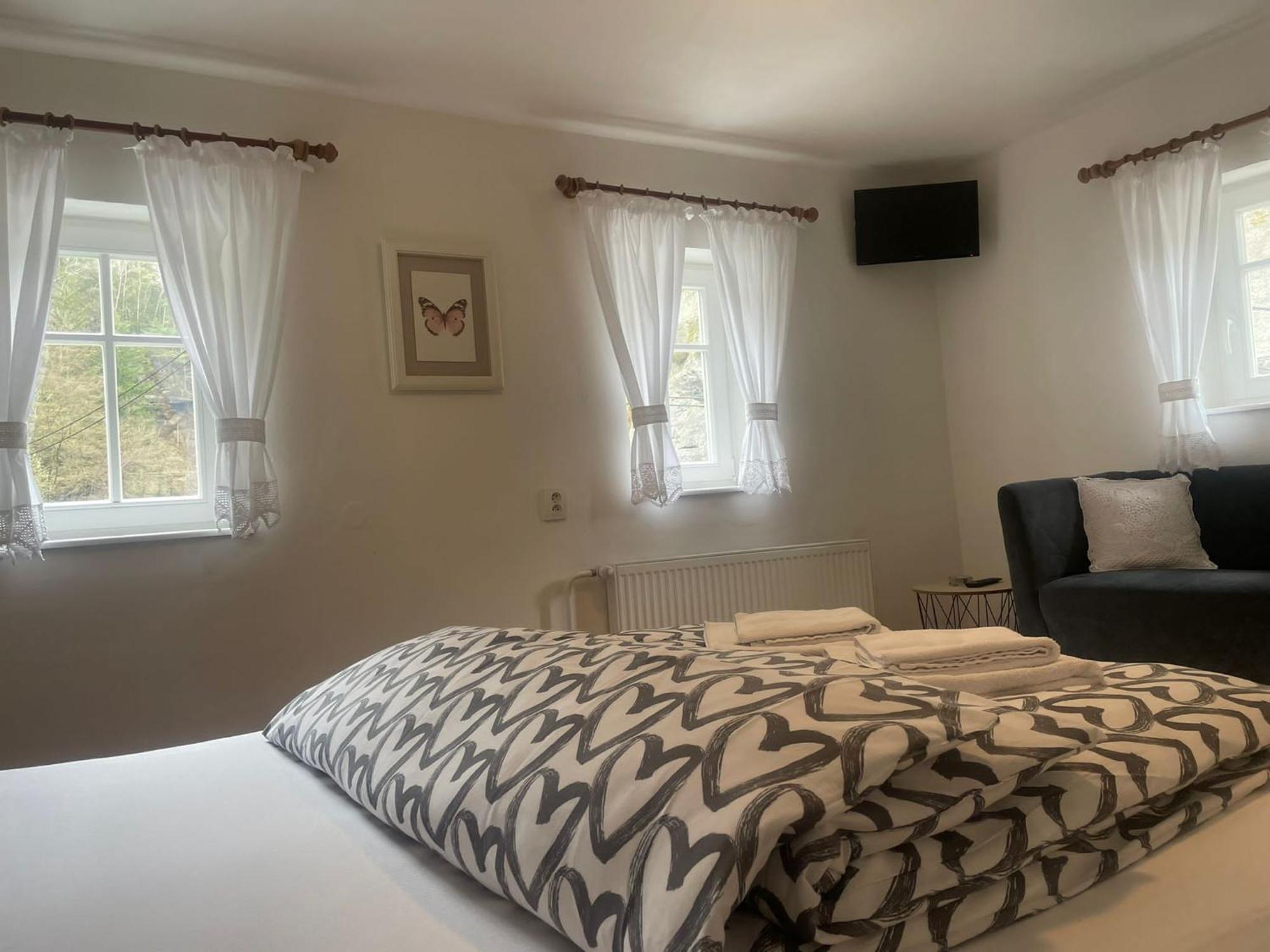 Pension Soutesky Hrensko Exterior photo